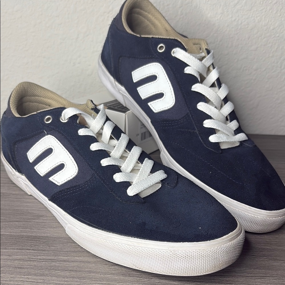 Etnies Blue and White Casual Sneakers